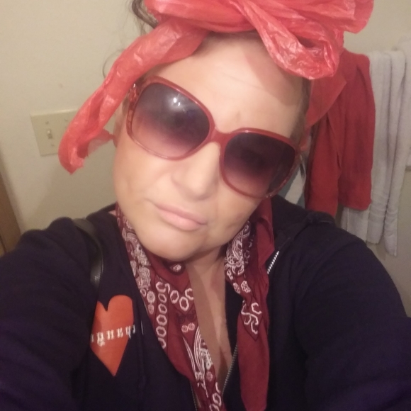 Meet your Posher, Danielle - Picture 3 of 16